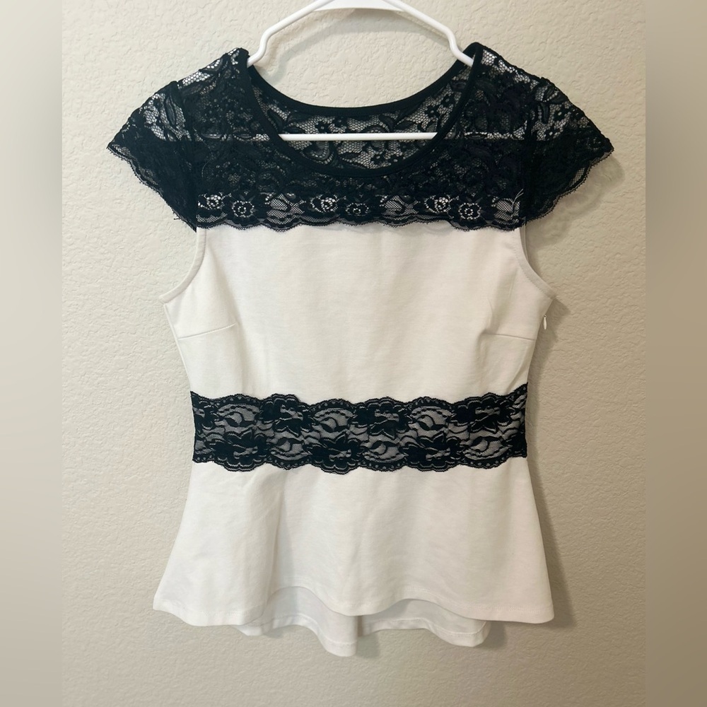 New York & Company Black White Lace Peplum Top Size M Side Zip Office Date Night - Picture 6 of 7